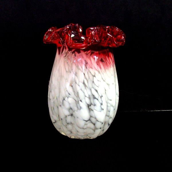 Crystal Vase- Cranberry Opal Glass: Crystal Vase- Cranberry Opal Glass - Bid with utmost confidence from GovernmentAuction.com. We have been in business for over 35 years, and pride ourselves on perfect customer service.