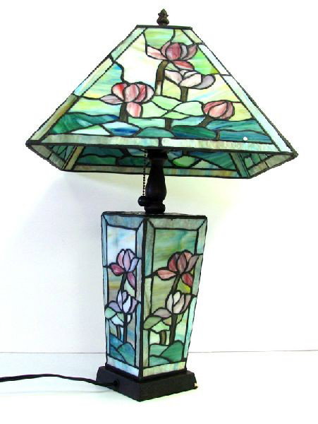 Tiffany -Style Pond Lilly Lamp: Tiffany -Style Pond Lilly Lamp