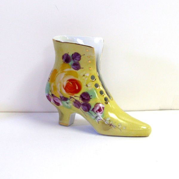 Limoges China Victorian Antique Rose Shoe: Limoges China Victorian Antique Rose Shoe - Bid with utmost confidence from GovernmentAuction.com. We have been in business for over 35 years, and pride ourselves on perfect customer service.