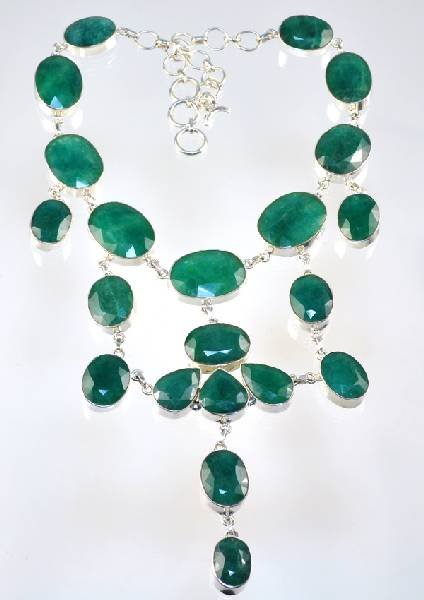 APP: 17k 261CT Mixed Beryl Emerald Necklace: 261.15CT Mixed Cut Beryl Emerald Necklace - Great Investment Opportunity - Appraisal Value: $17.5K