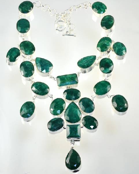 APP: 19k 363CT Mixed Beryl Emerald Necklace: 363.61CT Mixed Cut Beryl Emerald Necklace - Great Investment Opportunity - Appraisal Value: $19.6K