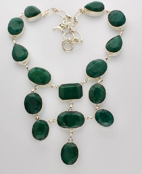 APP: 16k 167CT Mixed Beryl Emerald Necklace: 167.05CT Mixed Cut Beryl Emerald Necklace - Great Investment Opportunity - Appraisal Value: $16.4K