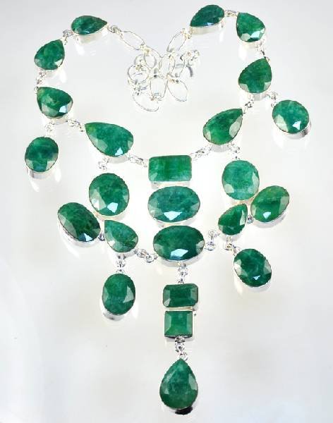 APP: 25k 264CT Beryl Emerald Necklace: 264.67CT Mixed Cut Beryl Emerald Necklace - Great Investment Opportunity - Appraisal Value: $25.6K