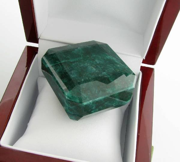 APP: 22.1k 848.35CT Emerald Cut Green Beryl Gemstone: 848.35CT Emerald Cut Green Beryl Gemstone - Appraisal Value: $22.0K