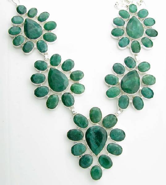 APP: 27k 277CT Pear Beryl Emerald Necklace: 277.60CT Pear Cut Beryl Emerald Necklace - Great Investment Opportunity - Appraisal Value: $27.3K