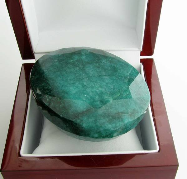 APP: 40.1k 1,543.35CT Oval Cut Green Beryl Gemstone: 1,543.35CT Oval Cut Green Beryl Gemstone - Appraisal Value: $40.1K