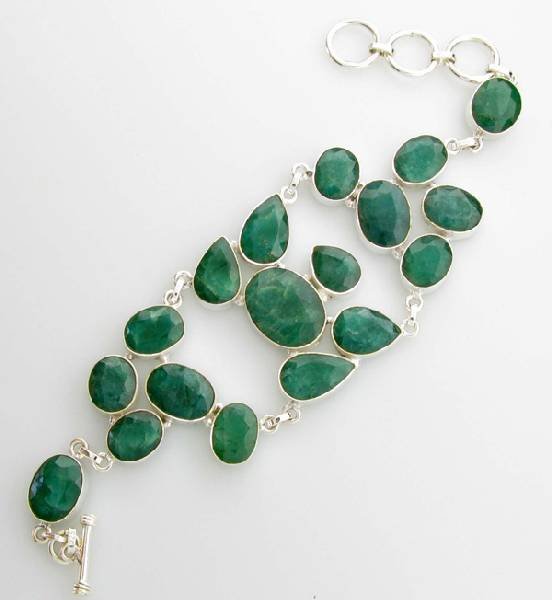 APP: 7.6k 89.48CT Mixed Cut Green Beryl Bracelet: 89.48CT Mixed Cut Green Beryl Bracelet - Appraisal Value: $7.6K