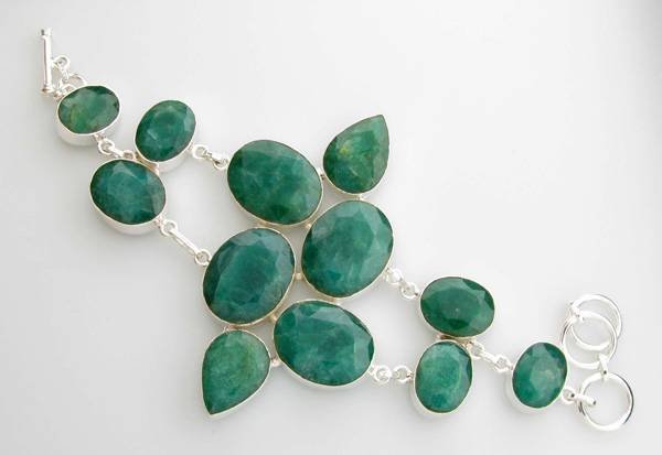 APP: 10.7k 126.92CT Mixed Cut Green Beryl Bracelet: 126.92CT Mixed Cut Green Beryl Bracelet - Appraisal Value: $10.6K