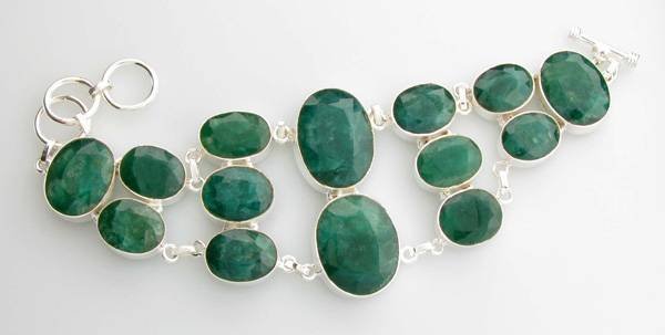 APP: 12.7k 163.56CT Oval Cut Green Beryl Bracelet: 163.56CT Oval Cut Green Beryl Bracelet - Appraisal Value: $12.7K