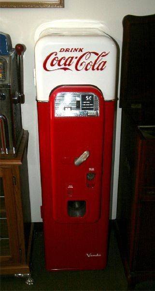 Antique Model 44 Coke Machine: Antique Model 44 Coke Machine - Pick Up Only ==