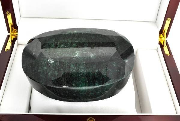APP: 97k 3,729.00CT Oval Cut Green Beryl Gemstone: 3,729.00CT Oval Cut Green Beryl Gemstone - Appraisal Value: $96.9K