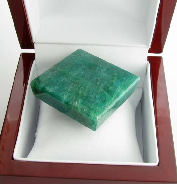 APP: 13.7k 525.10CT Square Cut Green Beryl Gemstone: 525.10CT Square Cut Green Beryl Gemstone - Appraisal Value: $13.6K