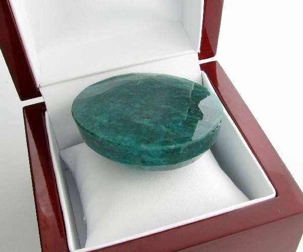 APP: 19.2k 738.90CT Oval Cut Green Beryl Gemstone: 738.90CT Oval Cut Green Beryl Gemstone - Appraisal Value: $19.2K