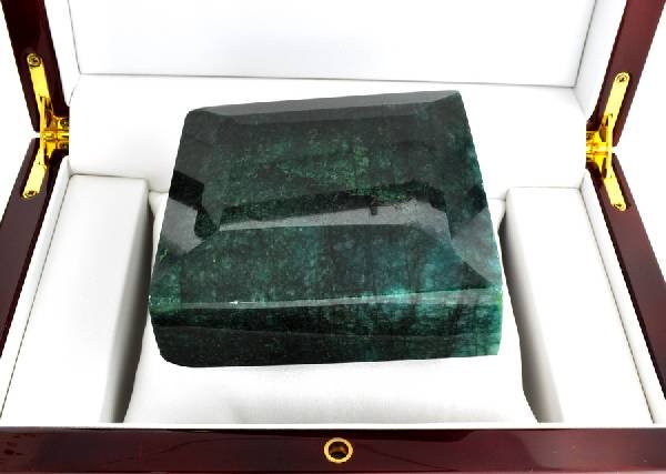 APP: 91.5k 3,518.10 Square Cut Green Beryl Gemstone: 3,518.10 Square Cut Green Beryl Gemstone - Appraisal Value: $91.4K