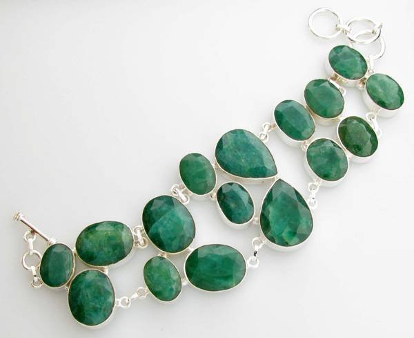 APP: 11.3k 133.05CT Mixed Cut Green Beryl Bracelet: 133.05CT Mixed Cut Green Beryl Bracelet - Appraisal Value: $11.3K
