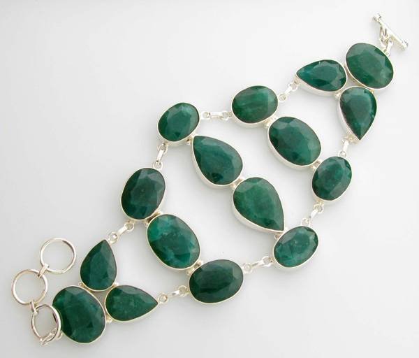 APP: 18k 157.00CT Mixed Cut Green Beryl Bracelet: 157.00CT Mixed Cut Green Beryl Bracelet - Appraisal Value: $17.9K