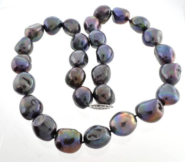 Black Tahitian Necklace: Black Tahitian Necklace
