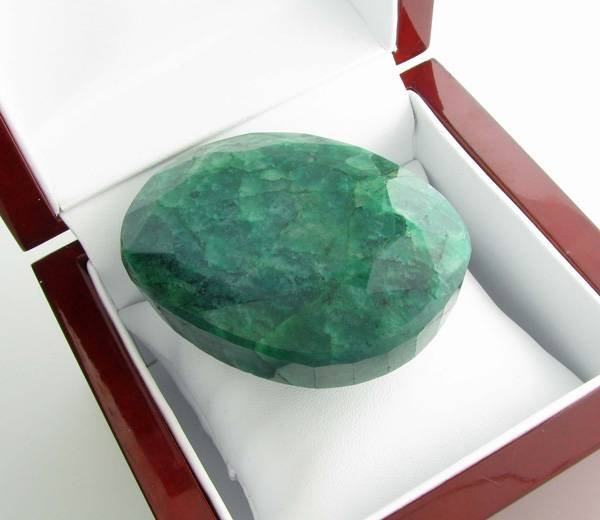 APP: 19.9k 764.00CT Oval Cut Green Beryl Gemstone: 764.00CT Oval Cut Green Beryl Gemstone - Appraisal Value: $19.8K