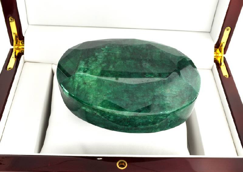 APP: 87.4k 3,361.70CT Oval Cut Green Beryl Gemstone: 3,361.70CT Oval Cut Green Beryl Gemstone - Appraisal Value: $87.4K