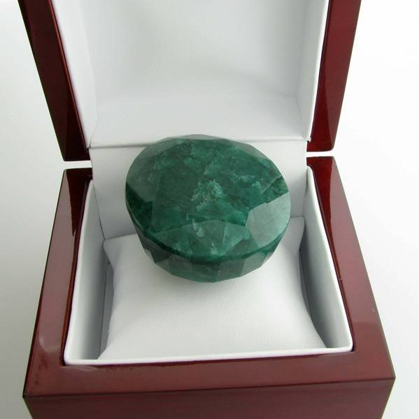 APP: 18.7k 719.80CT Oval Cut Green Beryl Gemstone: 719.80CT Oval Cut Green Beryl Gemstone - Appraisal Value: $18.7K