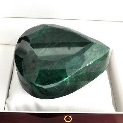 APP: 77.1k 2,967.30CT Pear Cut Green Beryl Gemstone: 2,967.30CT Pear Cut Green Beryl Gemstone - Appraisal Value: $77.1K