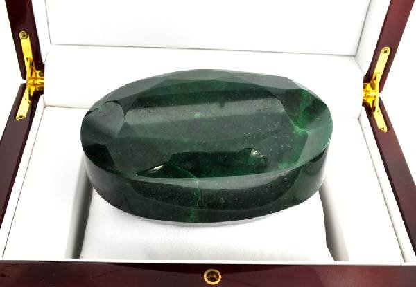 APP: 90.1k 3,464.10CT Oval Cut Green Beryl Gemstone: 3,464.10CT Oval Cut Green Beryl Gemstone - Appraisal Value: $90.0K