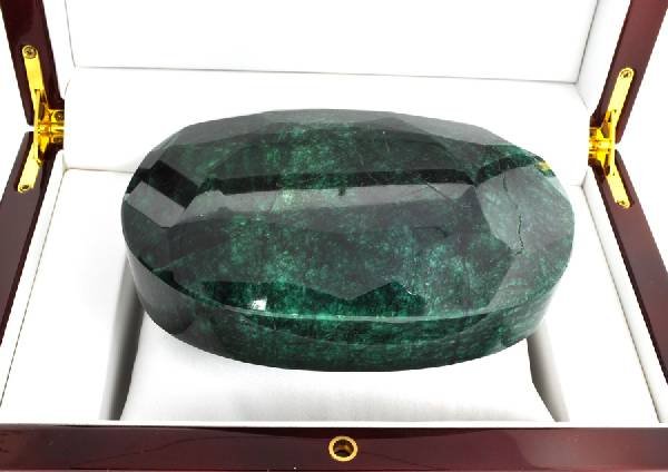 APP: 102.8k 3,953.70CT Oval Cut Green Beryl Gemstone: 3,953.70CT Oval Cut Green Beryl Gemstone - Appraisal Value: $102.7K