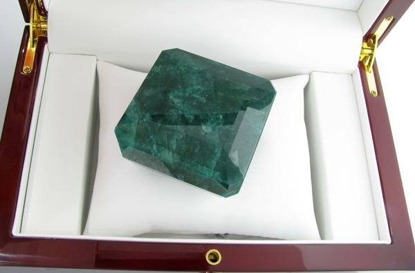 APP: 34.4k 1,321.70CT Square Cut Green Beryl Gemstone: 1,321.70CT Square Cut Green Beryl Gemstone - Appraisal Value: $34.3K