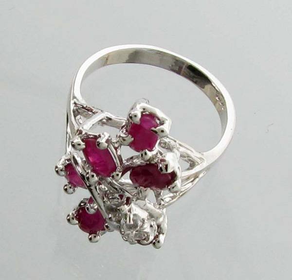 APP: 2.6k 1.75CT Ruby & Topaz Sterling Silver Ring: 1.75CT Ruby and Topaz Sterling Silver Ring - Appraisal Value: $2.5K