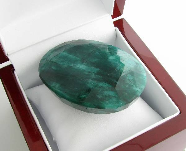 APP: 18.2k 698.30CT Oval Cut Green Beryl Gemstone: 698.30CT Oval Cut Green Beryl Gemstone - Appraisal Value: $18.1K