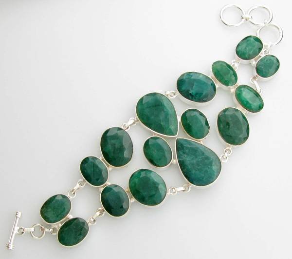 APP: 11.6k 141.90CT Mixed Cut Green Beryl Bracelet: 141.90CT Mixed Cut Green Beryl Bracelet - Appraisal Value: $11.5K