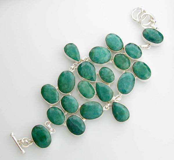 APP: 10.9k 129.08CT Mixed Cut Green Beryl Bracelet: 129.08CT Mixed Cut Green Beryl Bracelet - Appraisal Value: $10.9K