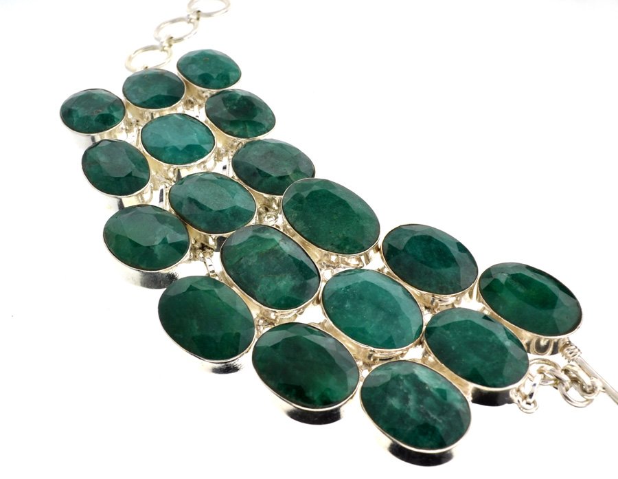 APP: 26k 355CT Oval Cut Grn Beryl & Silver Bracelet: 355.06CT Oval Cut Green Beryl and Sterling Silver Bracelet