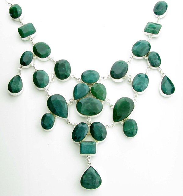 APP: 24k 351CT Mixed Cut Grn Beryl & Silver Necklace: 351.34CT Mixed Cut Green Beryl and Sterling Silver Neckla