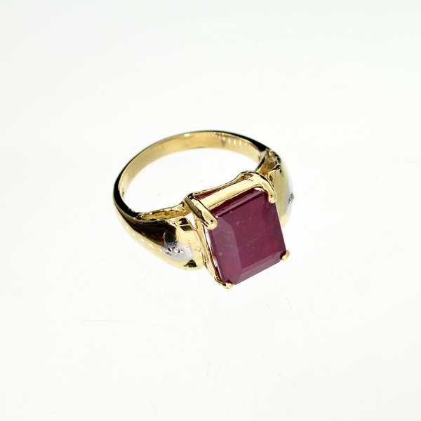 APP: 8.6k 14 kt. Yellow & White Gold, 7.07CT Ruby Ring: 14 kt. Yellow and White Gold, 7.07CT Ruby Ring Retail Replacement Valu
