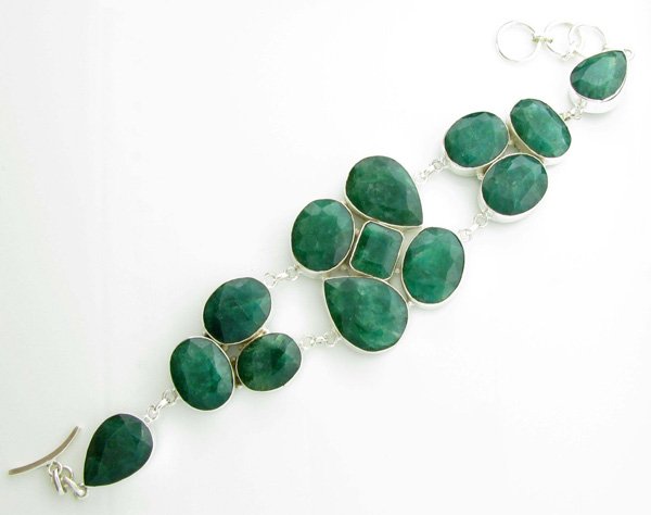 APP: 15k 195CT Mixed Cut Grn Beryl & Silver Bracelet: 195.46CT Mixed Cut Green Beryl and Platinum