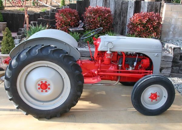 Rare 8 Ford Tractor Fully Restored Inside/Out: Rare 8 Ford Tractor Fully Restored Inside/Out - Pick Up Only ==
