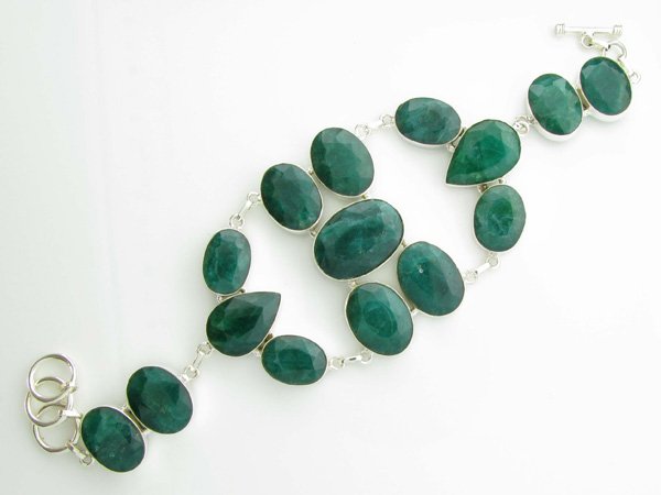 APP: 9k 131CT Mixed Cut Grn Beryl & Silver Bracelet: 131.85CT Mixed Cut Green Beryl and Sterling Silver Bracele