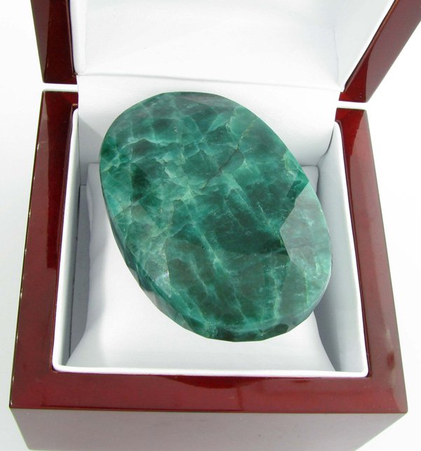 APP: 25.9k 997.20CT Oval Cut Green Beryl Gemstone: 997.20CT Oval Cut Green Beryl Gemstone Retail Replacement Value: