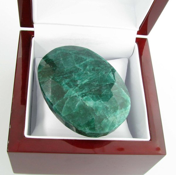 APP: 18.2k 700.15CT Oval Cut Green Beryl Gemstone: 700.15CT Oval Cut Green Beryl Gemstone Retail Replacement Value: