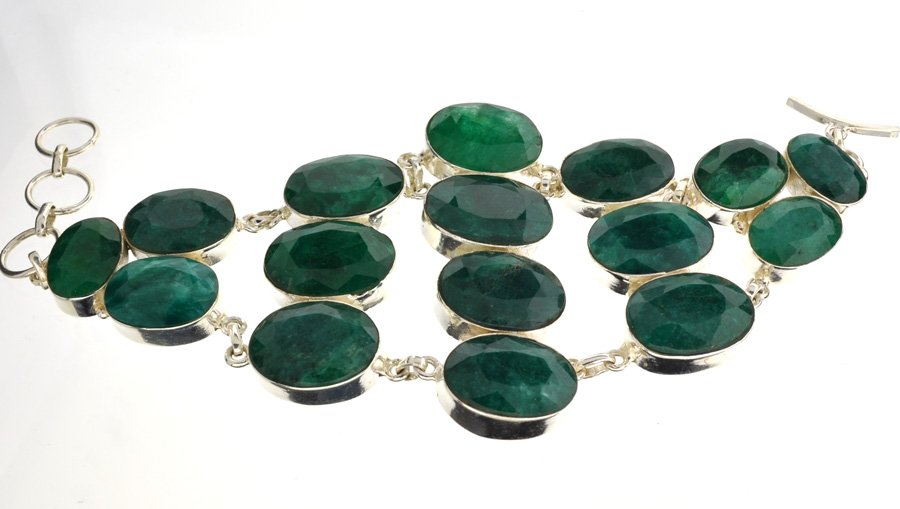 APP: 12k 156CT Oval Cut Grn Beryl & Silver Bracelet: 156.30CT Oval Cut Green Beryl and Sterling Silver Bracelet