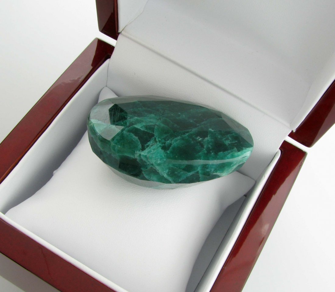 APP: 12.7k 489.40CT Oval Cut Green Beryl Gemstone: 489.40CT Oval Cut Green Beryl Gemstone Retail Replacement Value: