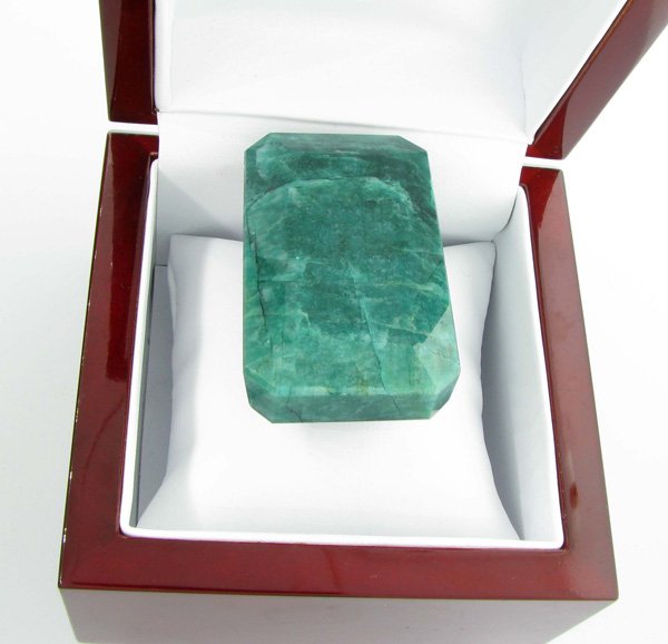 APP: 16k 614.30CT Emerald Cut Green Beryl Gemstone
