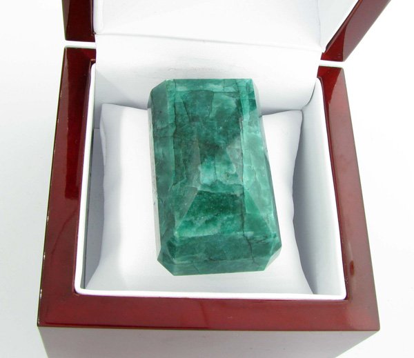 APP: 16k 614.30CT Emerald Cut Green Beryl Gemstone - 2