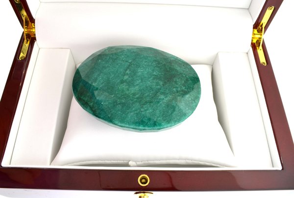 APP: 33.1k 1,272.95CT Oval Cut Green Beryl Gemstone: 1,272.95CT Oval Cut Green Beryl Gemstone Retail Replacement Value: