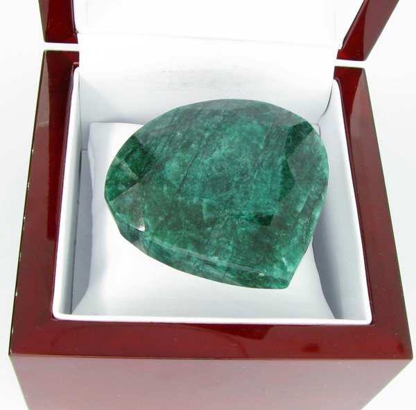APP: 16.1k 619.35CT Pear Cut Green Beryl Gemstone: 619.35CT Pear Cut Green Beryl Gemstone Retail Replacement Value: