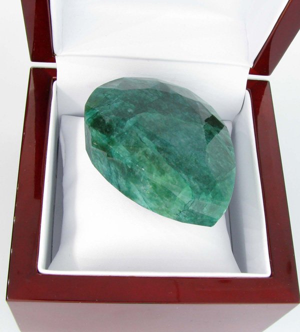 APP: 20k 769.25CT Pear Cut Green Beryl Gemstone: 769.25CT Pear Cut Green Beryl Gemstone Retail Replacement Value: