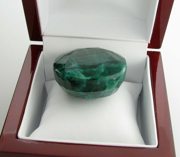 APP: 14.8k 569.70CT Oval Cut Green Beryl Gemstone: 569.70CT Oval Cut Green Beryl Gemstone Retail Replacement Value:
