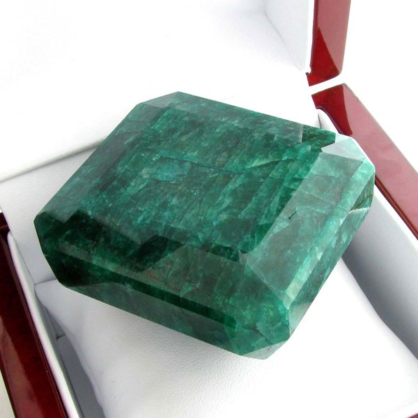 APP: 22.3k 857.25CT Emerald Cut Green Beryl Gemstone: 857.25CT Emerald Cut Green Beryl Gemstone Retail Replacement Value: