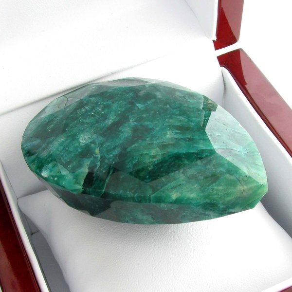 APP: 18.7k 718.10CT Pear Cut Green Beryl Gemstone: 718.10CT Pear Cut Green Beryl Gemstone Retail Replacement Value:
